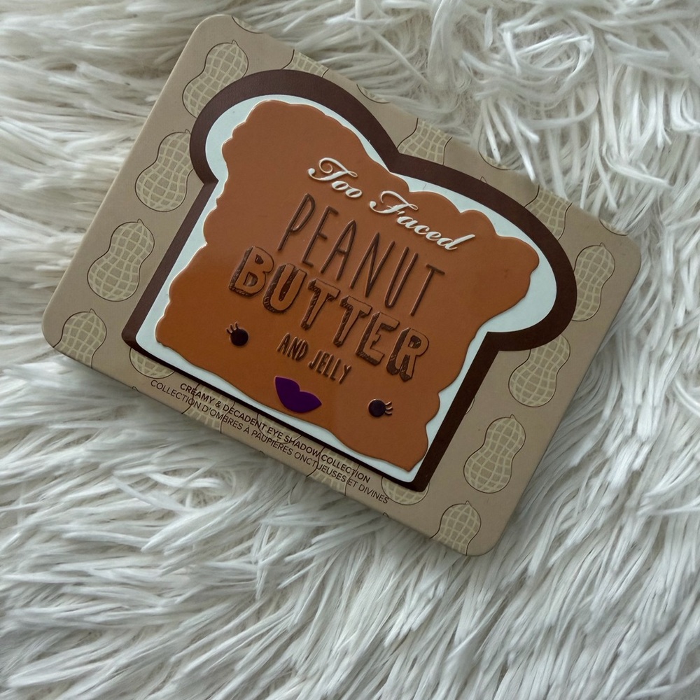 Too Faced Peanut Butter and Jelly Palette - Brown and Tan